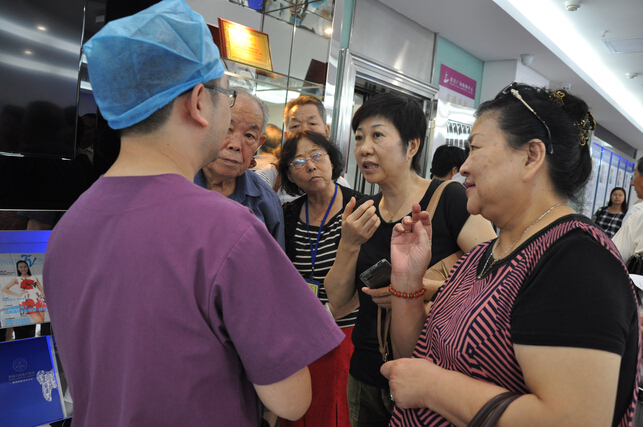 频繁的口腔溃疡是口腔癌的前兆吗,口腔溃疡数周未愈警惕口腔癌