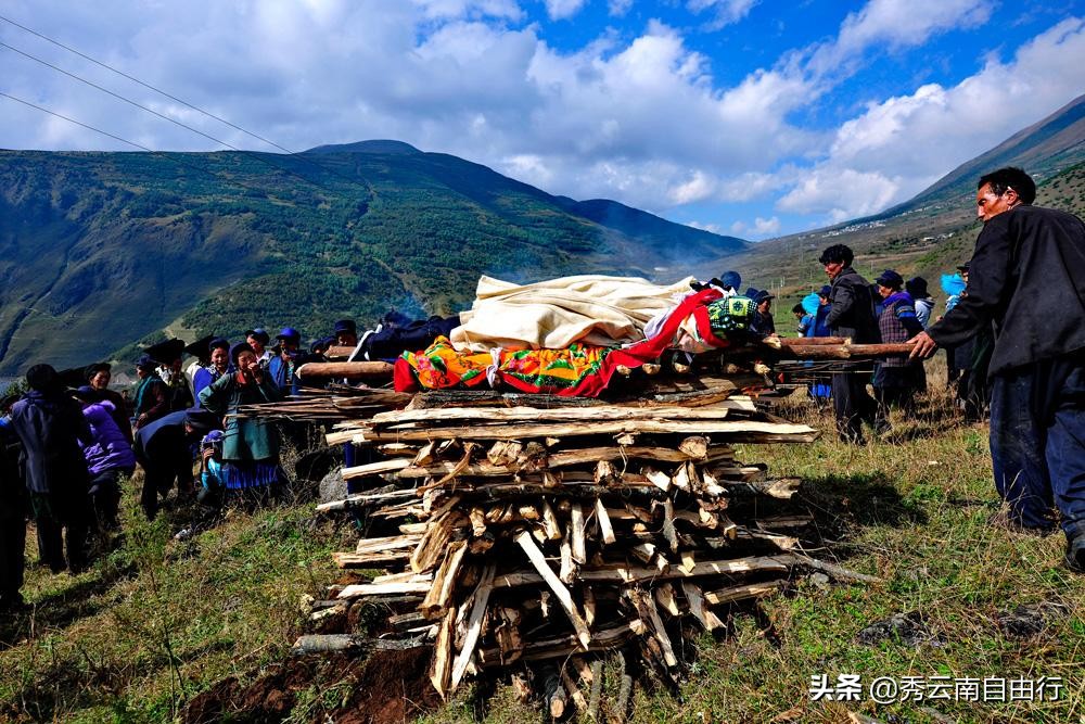 来云南感受彝族特色民族文化,云南彝族的文化和风土人情