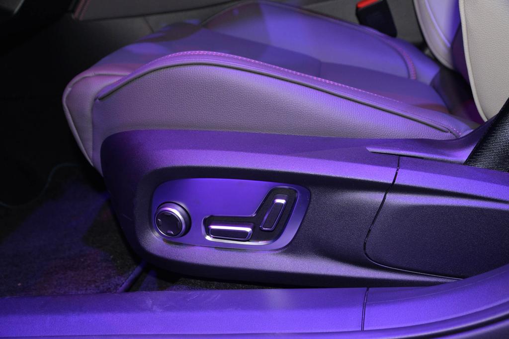 道闸车牌识别一体机安装视频教程,渭南车牌识别道闸门安装