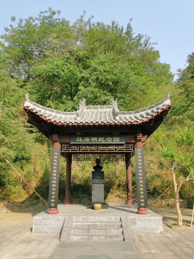 重渡沟：曾经的穷山沟！被民宿唤醒、如今游客一住就俩月