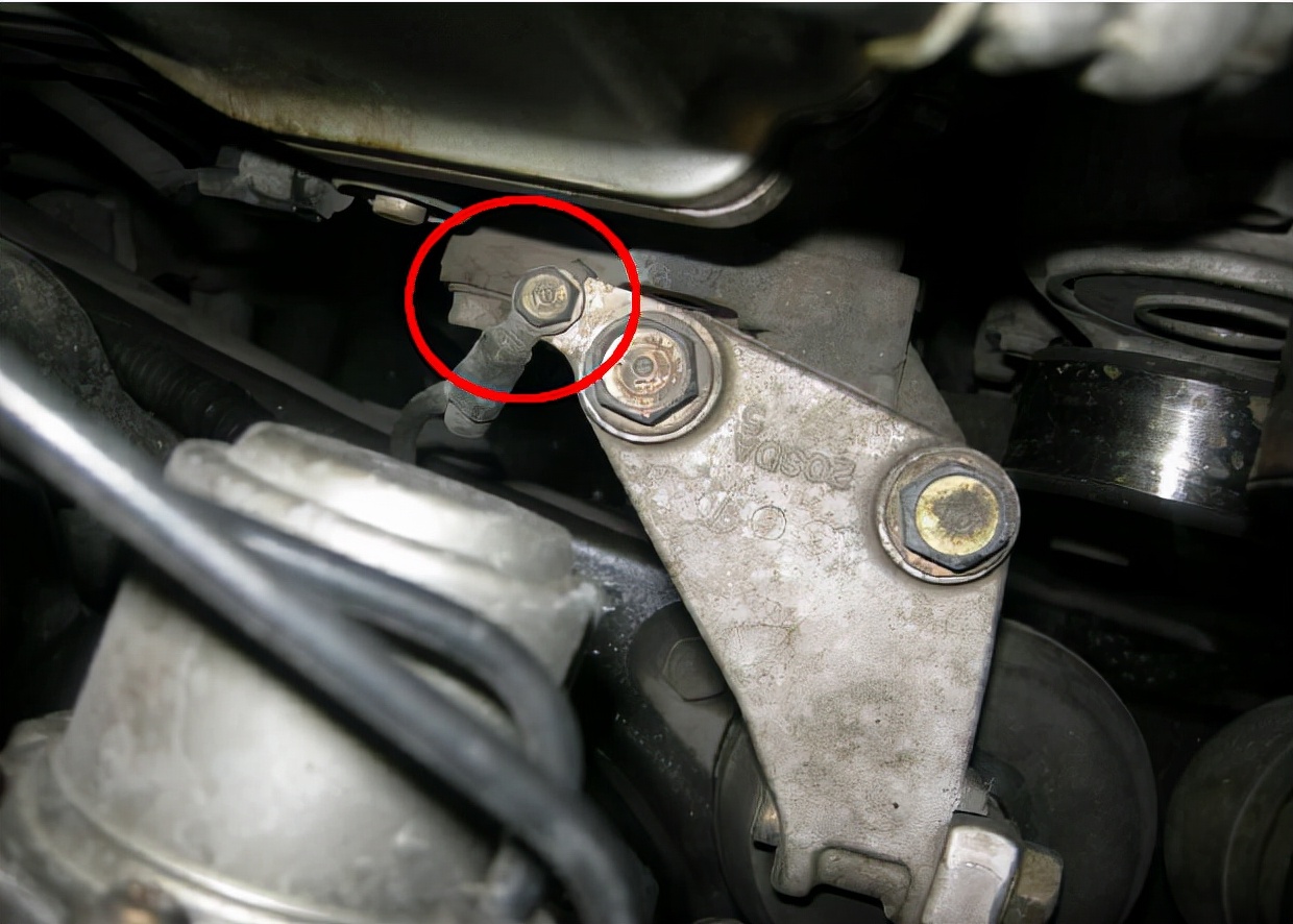 雅阁十代电池亏电会出现什么现象,本田雅阁蓄电池电压异常怎么解决