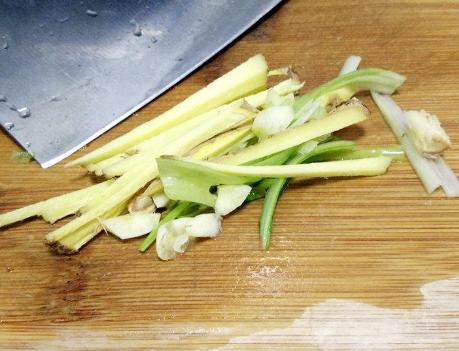 清蒸鲈鱼要多长时间效果最佳,清蒸鲈鱼需不需要用盐和料酒腌制