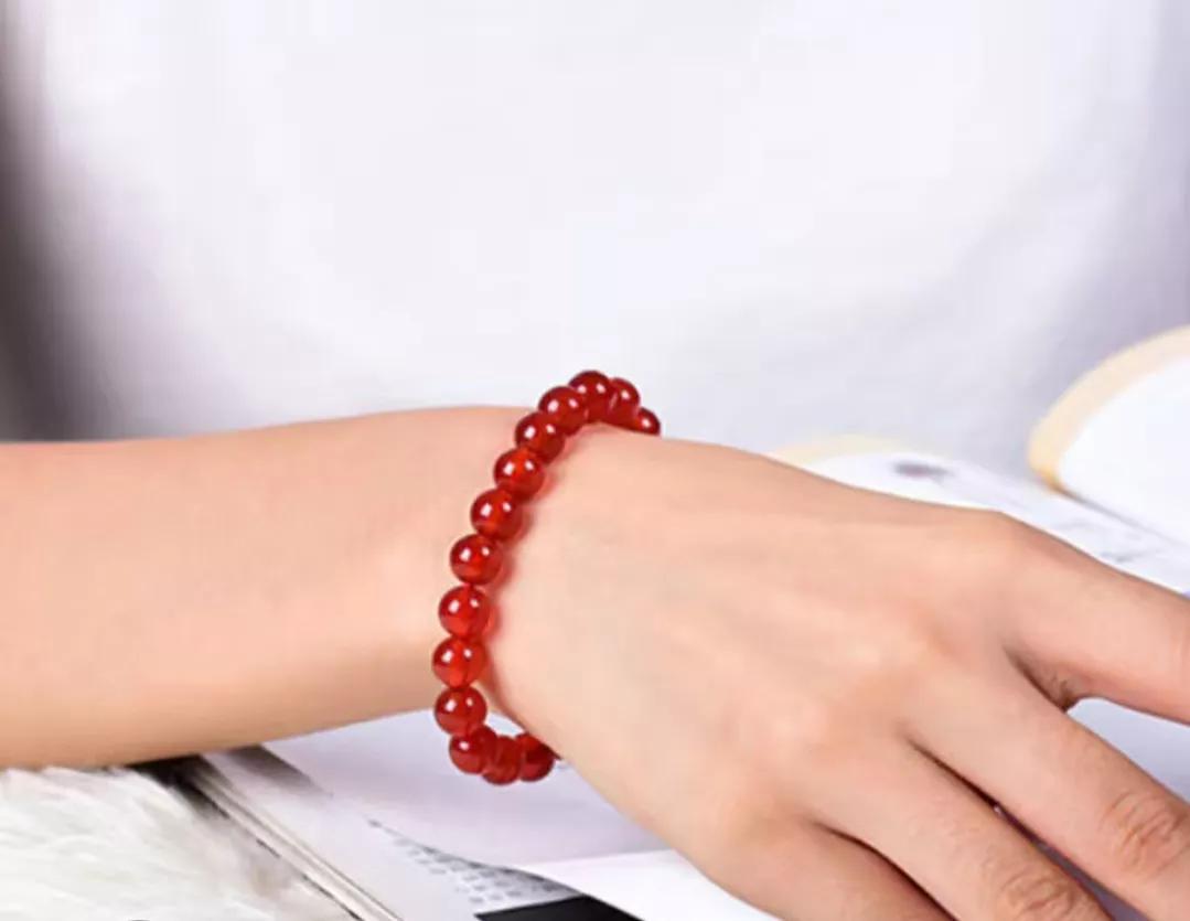 为什么红色能辟邪本命年穿红色,本命年不能穿红可以戴什么首饰