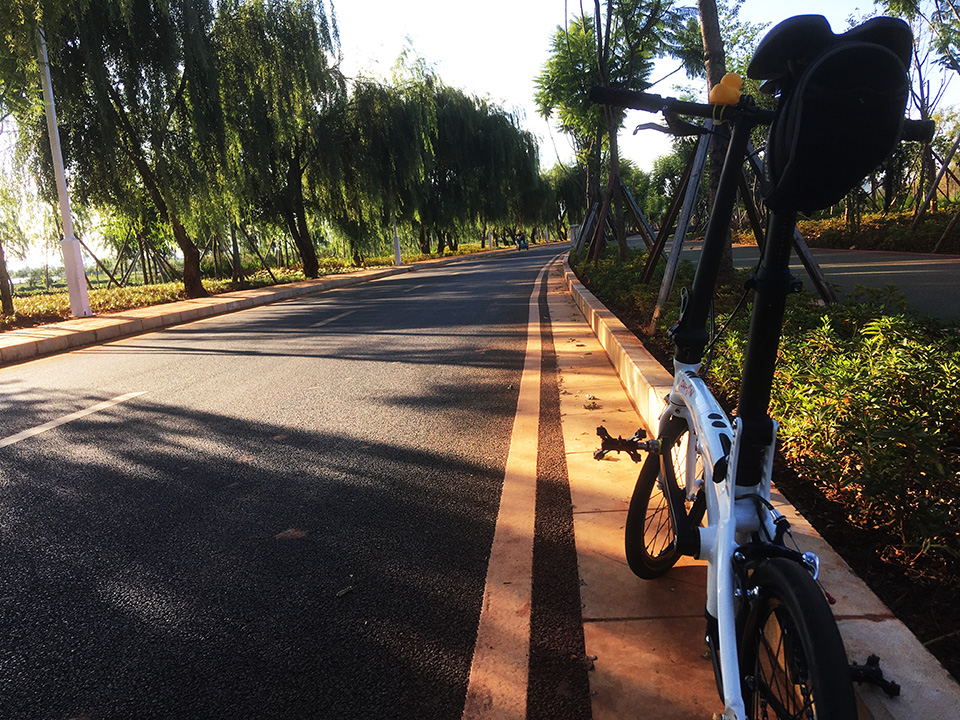 菜腿骑神车,菜腿玩山地车