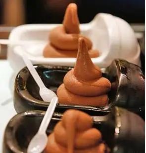 套套餐具、半裸服务……餐厅的“软色情”你能接受吗?