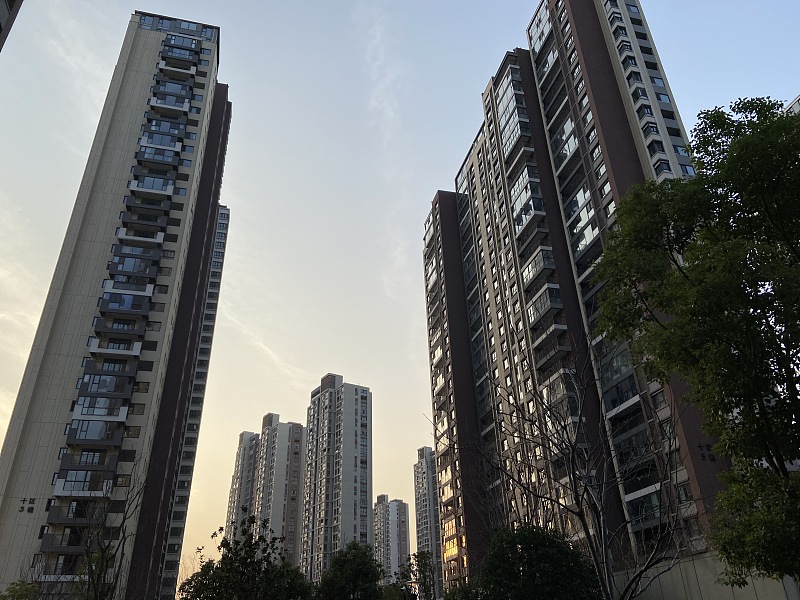 20年楼梯房和高层电梯房哪个好,十年后电梯房和楼梯房的优势