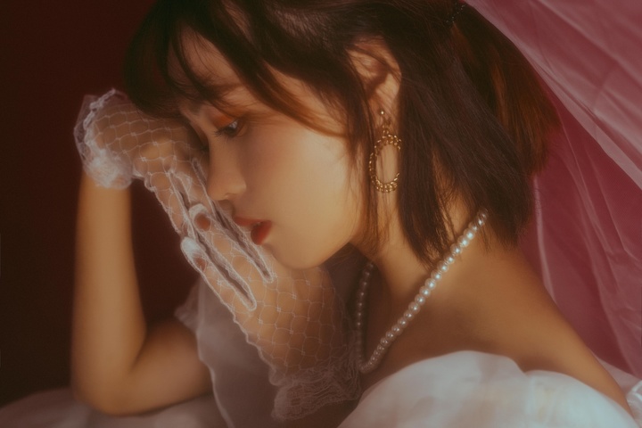 女生单人复古婚纱照写真,复古新娘写真