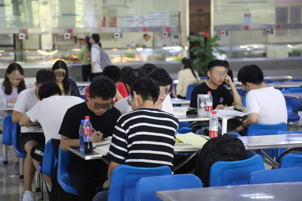 为啥不建议住校,为什么不建议初中就寄宿