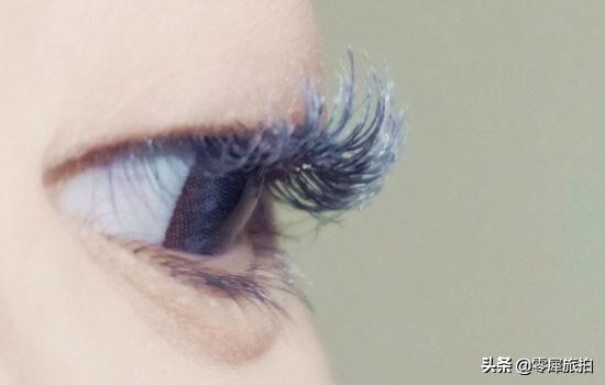 化妆新手怎么夹睫毛和刷睫毛膏刷睫毛膏方法教程