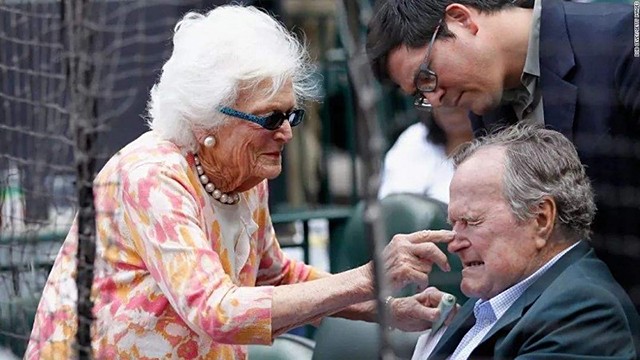 17岁女孩嫁42岁丈夫当上大总统后,21岁与丈夫一见钟情63年相濡以沫