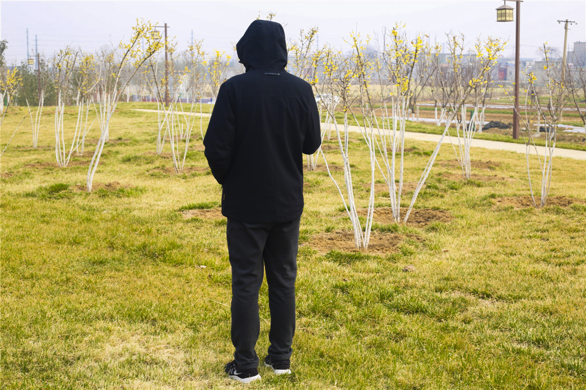 jackwolfskin狼爪男士冲锋衣,狼爪冲锋衣与普通冲锋衣有何区别