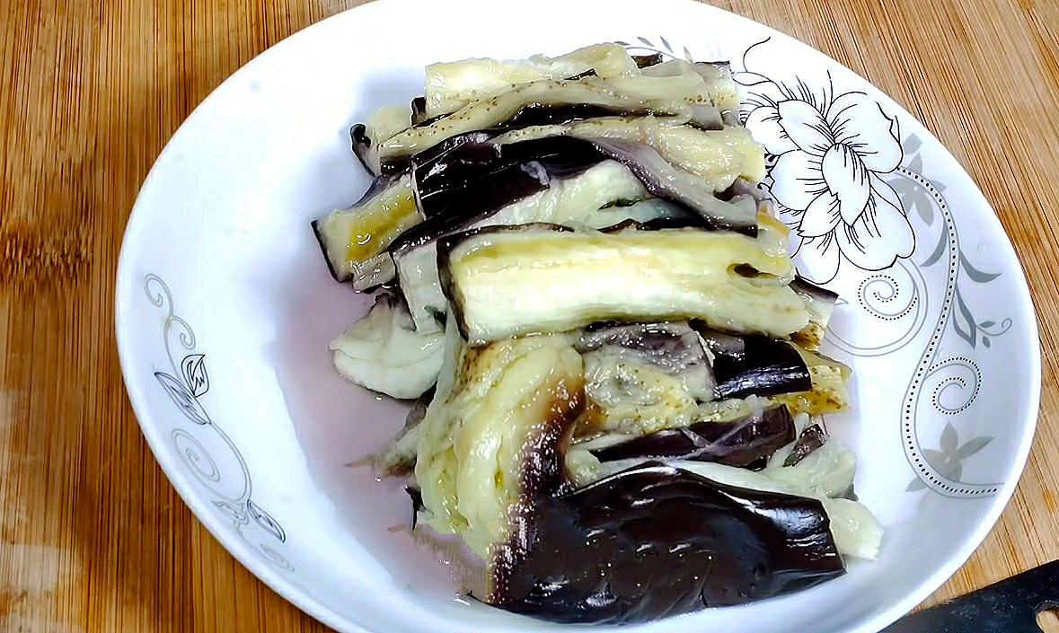 蒸茄子要不要刮皮,蒸茄子是冷水蒸还是开水蒸