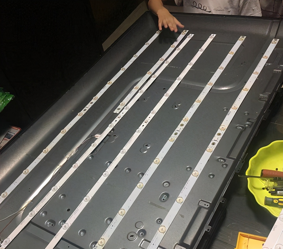 只为省钱,维修老款长虹液晶电视