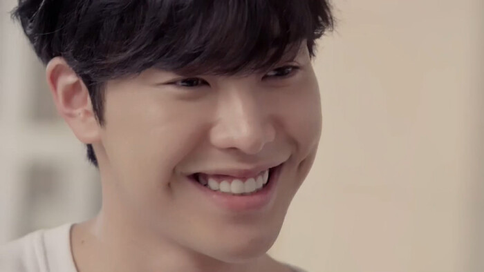 为什么有的人没有酒窝呢,为什么有的人只有一侧有酒窝