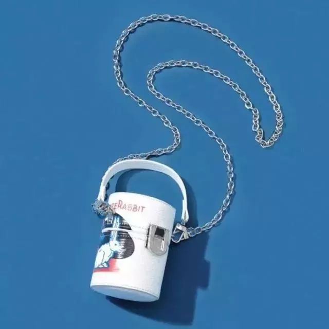 新的脑白金广告,洗脑广告鼻祖脑白金跨界出潮服