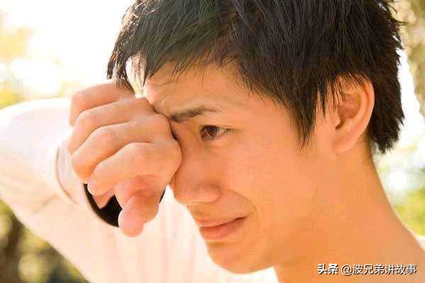 妻子蹲厕所来例假,丈夫下楼买姨妈巾,听到店员嘟囔,他生不如死