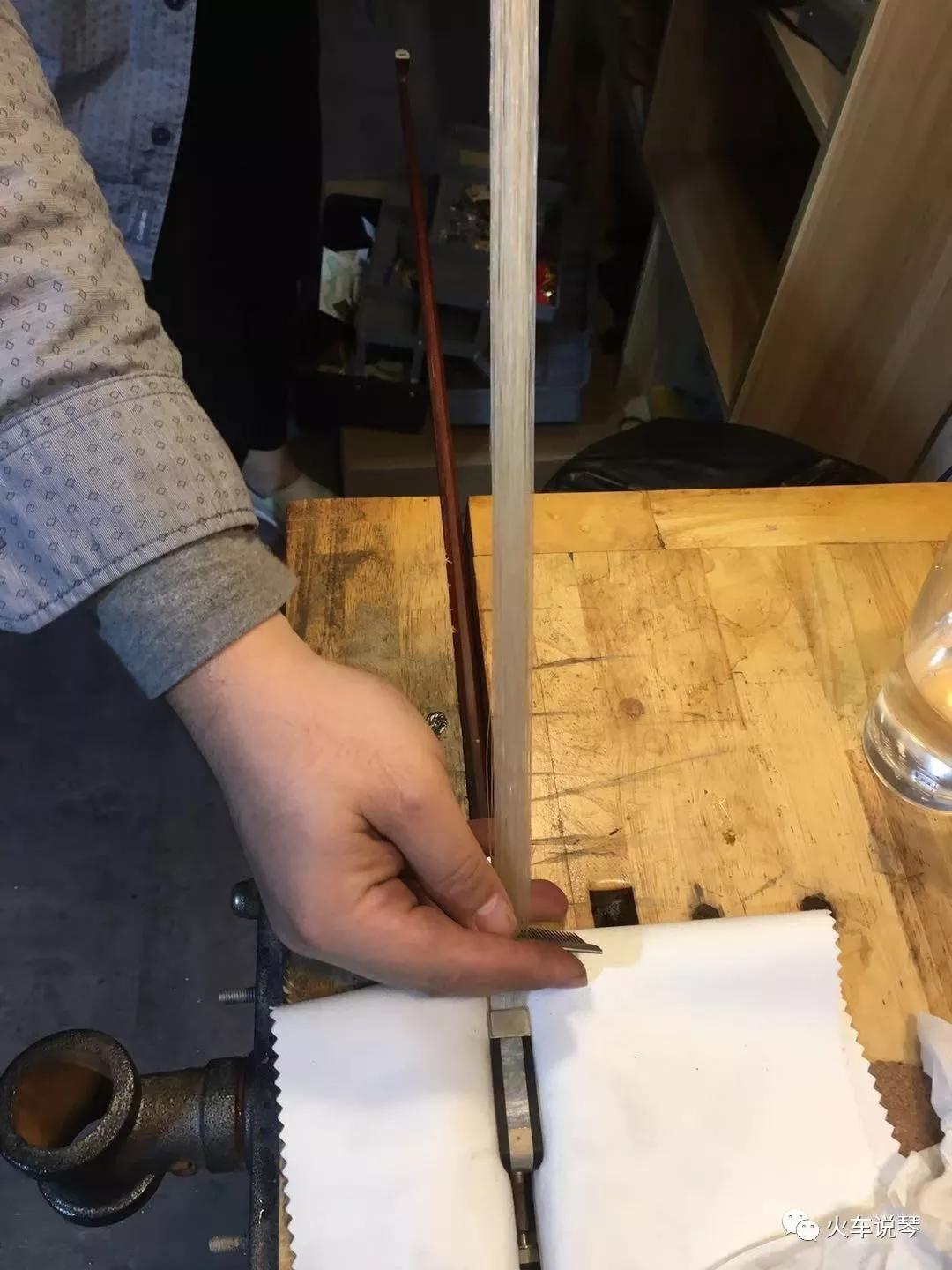 手把手带你学换刃,高档的小提琴弓毛用平了怎么换