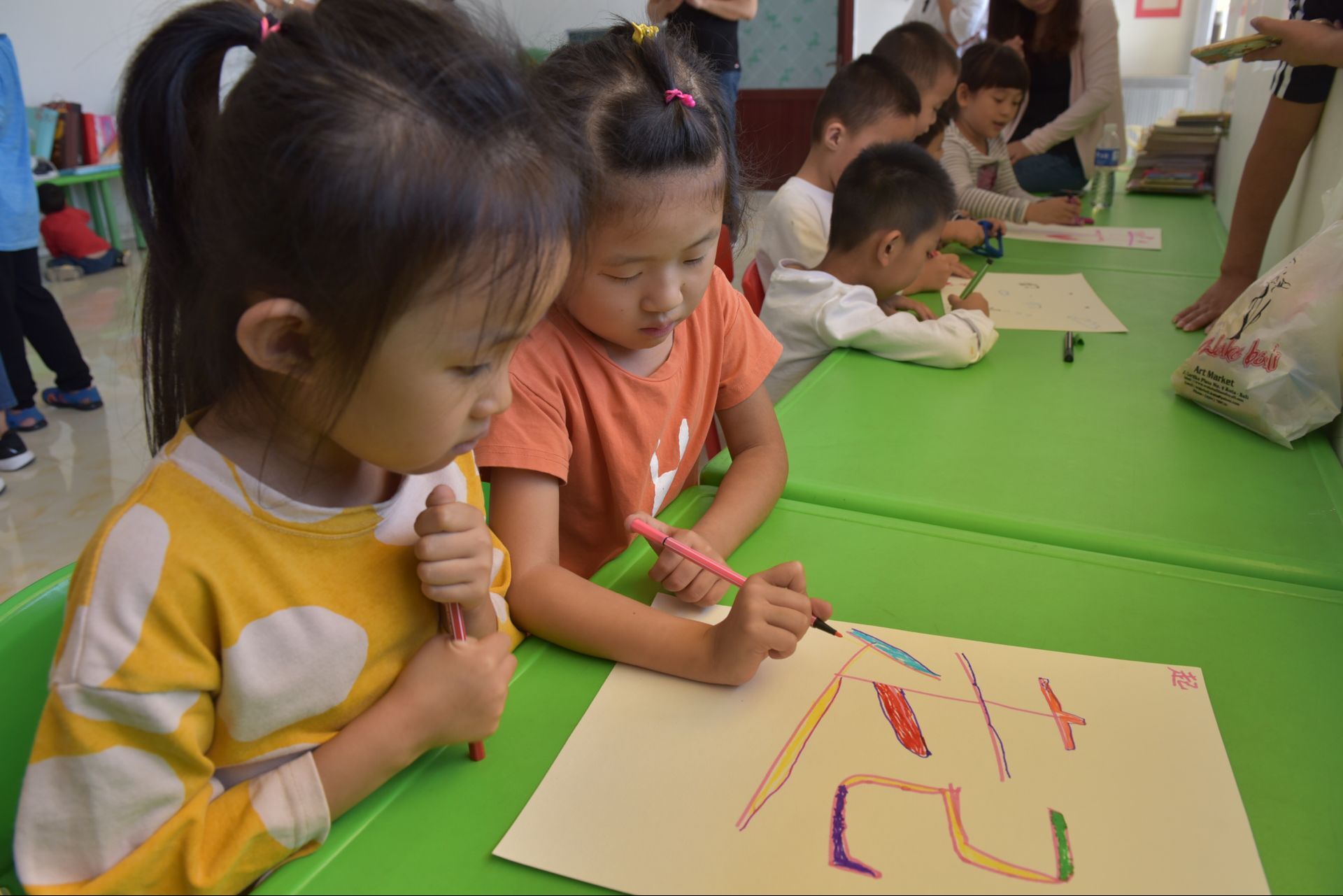 留守孩子拒绝沟通怎样管教,留守孩子情绪低落怎么教育