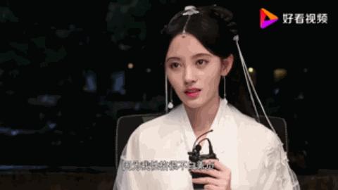 颧骨高头发蓬松多厚适合什么发型,颧骨高扎头发好看还是散头发好看