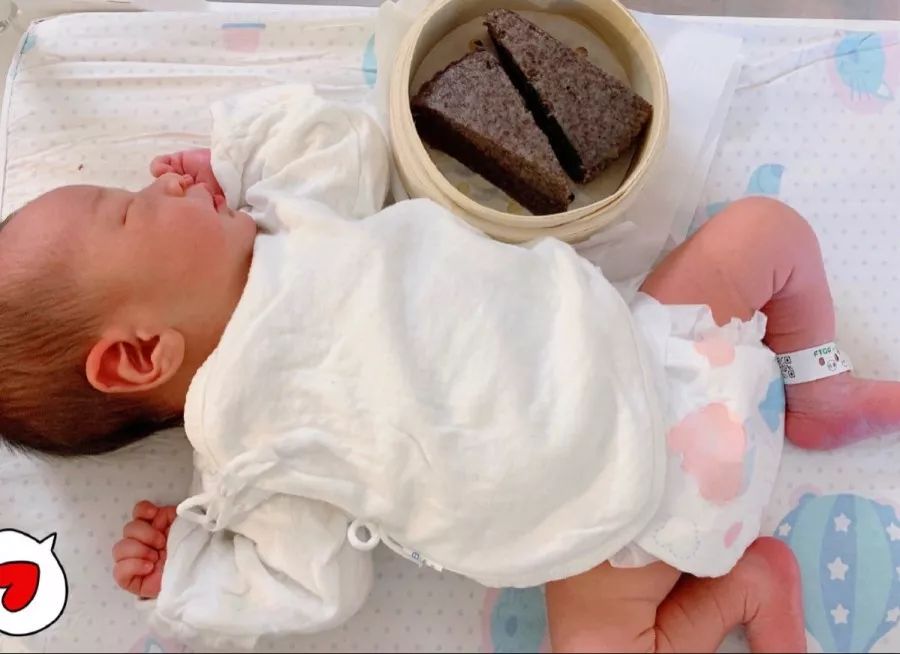 不吃饱怎么生娃？产前吃汉堡披萨大盘鸡，这些妈妈太硬核了