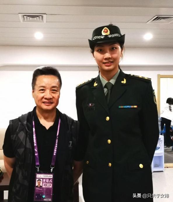 盘点女排正装照：张常宁美，朱婷仙，一看袁心玥，最飒还是小苹果