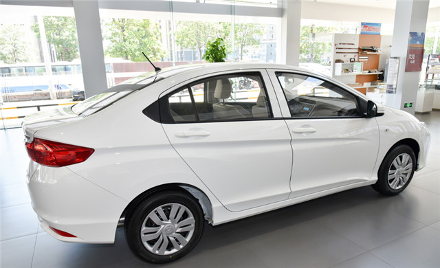 本田锋范的动力性能不容置疑,本田新锋范跟新桑塔纳谁更值得买