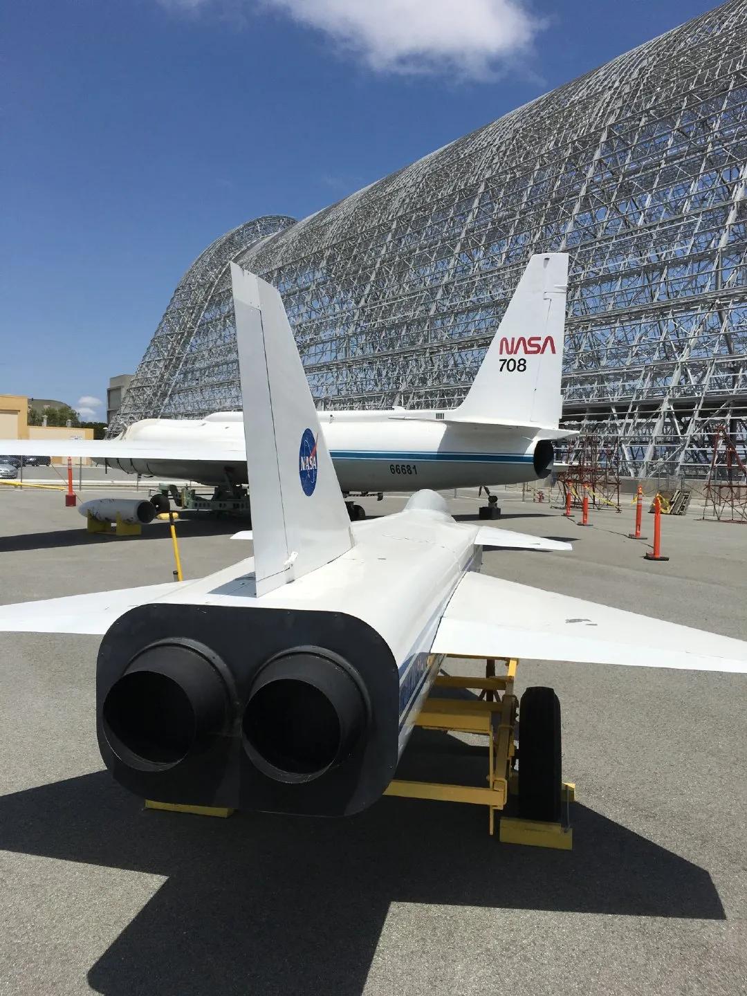 美国b-2轰炸机驾驶舱里面有什么,美国b-2轰炸机隐身视频