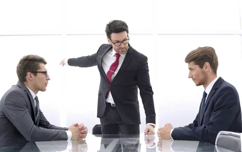 新上任被副职架空,刚当上中层被副职架空