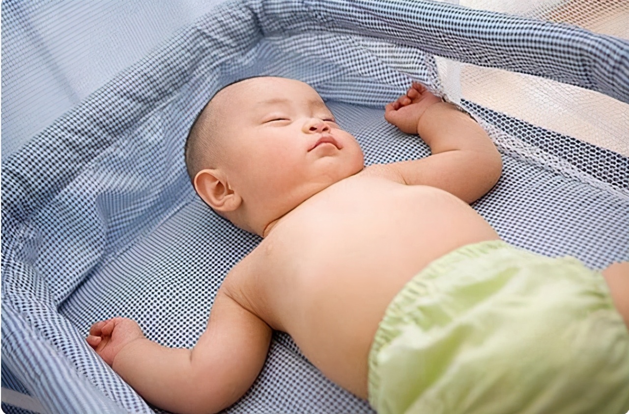 毛巾裹狗法哄睡,宝宝哄睡技巧叠毛巾