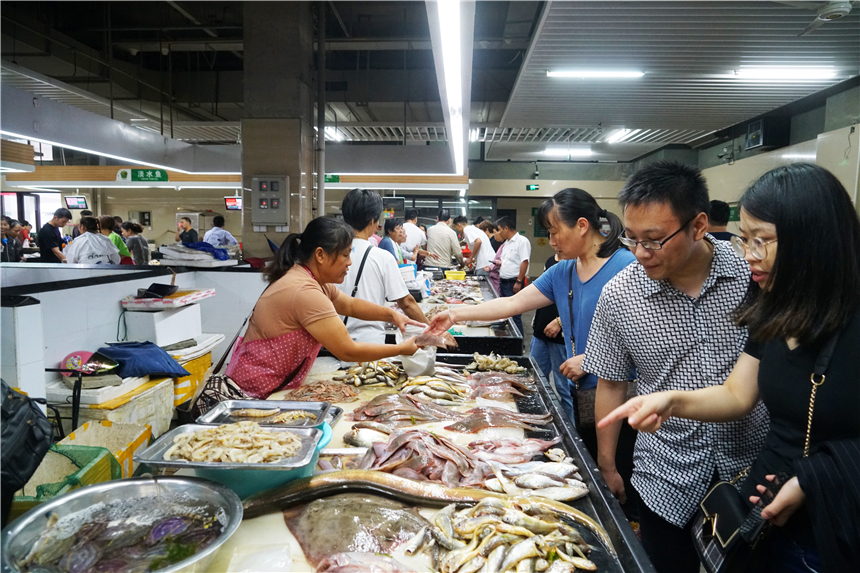 嵊泗列岛的梭子蟹很棒,浙江象山石浦码头梭子蟹