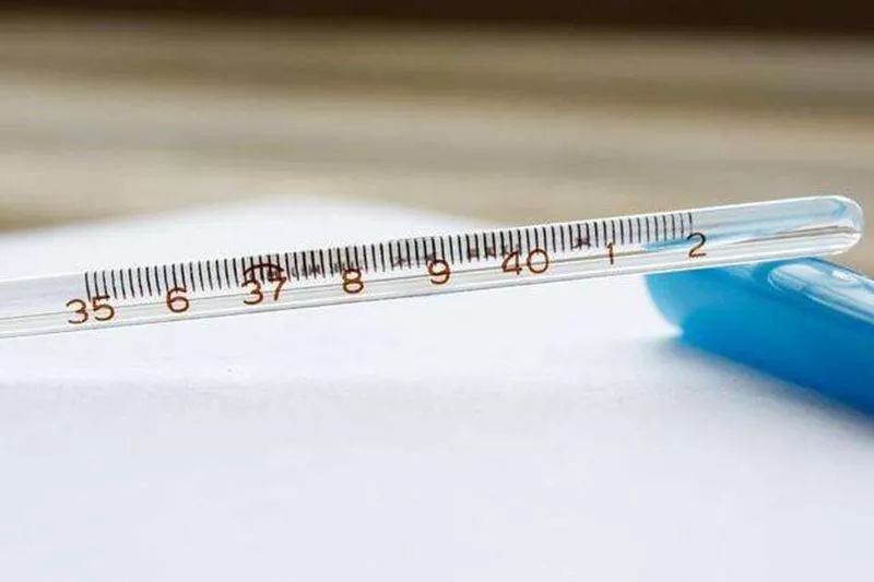 癌症患者无缘无故发烧,癌症患者自觉发热是什么预兆