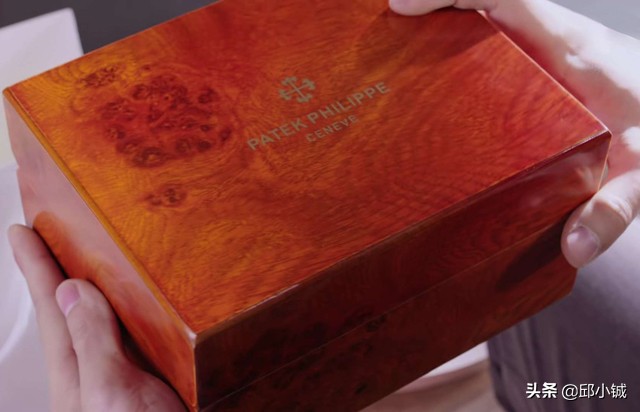 尴尬了!张馨予竟然送给男友一块假的“百达翡丽”