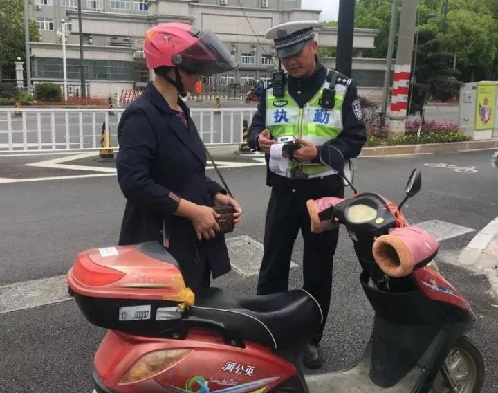 520閫佺粰濂虫湅鍙嬬殑鐞冮瀷,520缁欏コ鏈嬪弸涔板皬鐧介瀷