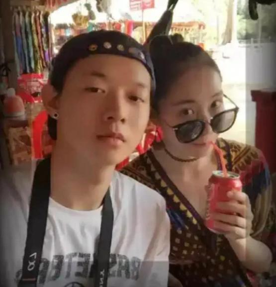 从湖上青玉柳到沪上*欲情**流？大男孩霍尊长文回应陈露的指控并致歉