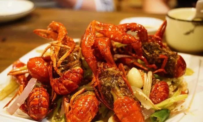 南宁美食推荐必吃龙虾,南宁最好吃的五香龙虾