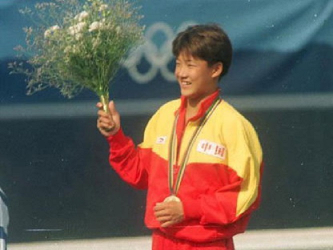 跳水员伏明霞照片,跳水冠军伏明霞个人简历