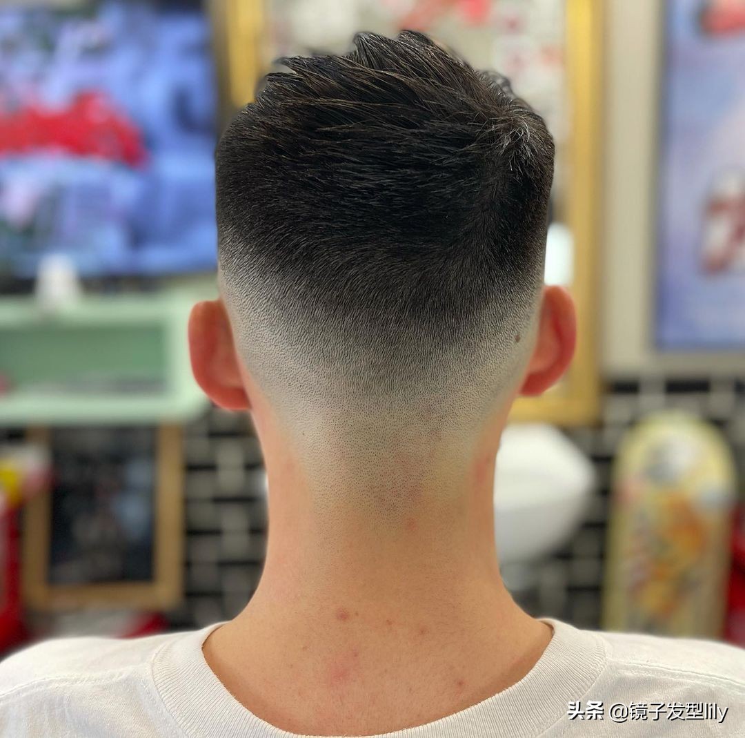 男士烫头发型推荐不明显中长发,男士发型2020流行发型侧背烫发