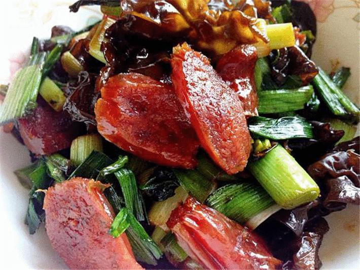 腊肠要蒸吗还是直接炒,煮腊肠还是蒸腊肠