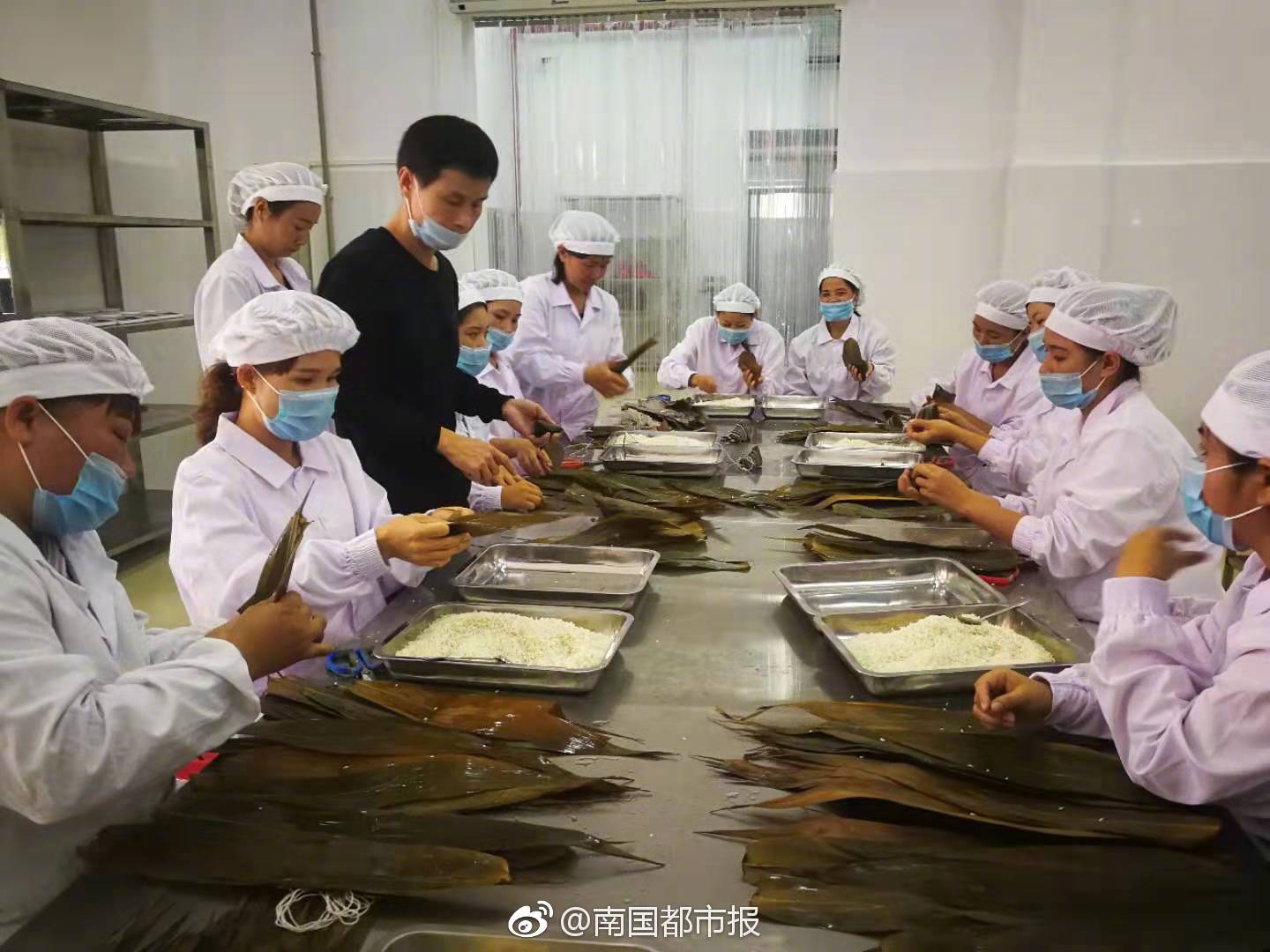 琼海石碧粽子厂委托专业公司运营管理,让扶贫“扶上马,送一程”