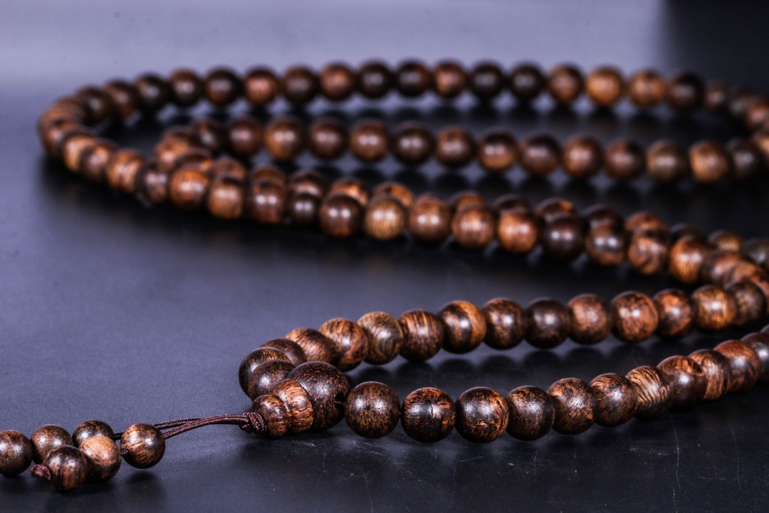 女士戴沉香是左手还是右手,左手珠串右手沉香串可以吗