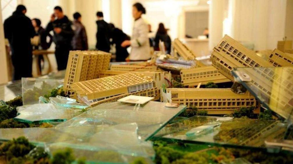 售楼小姐一人卖掉一个整栋楼,售楼小姐一天卖掉4套房