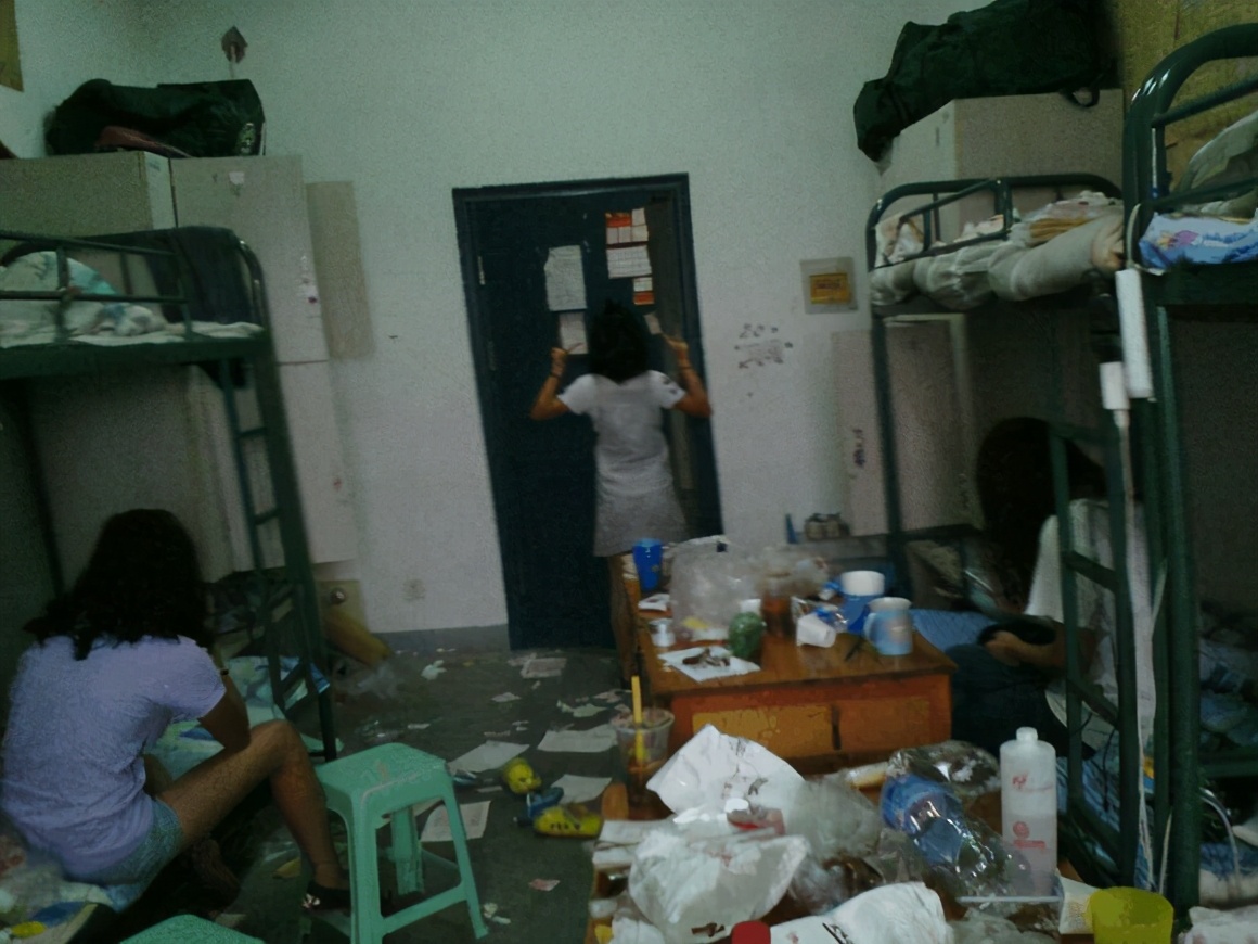 大学女生宿舍真实搞笑日常,盘点大学女生宿舍的搞笑瞬间