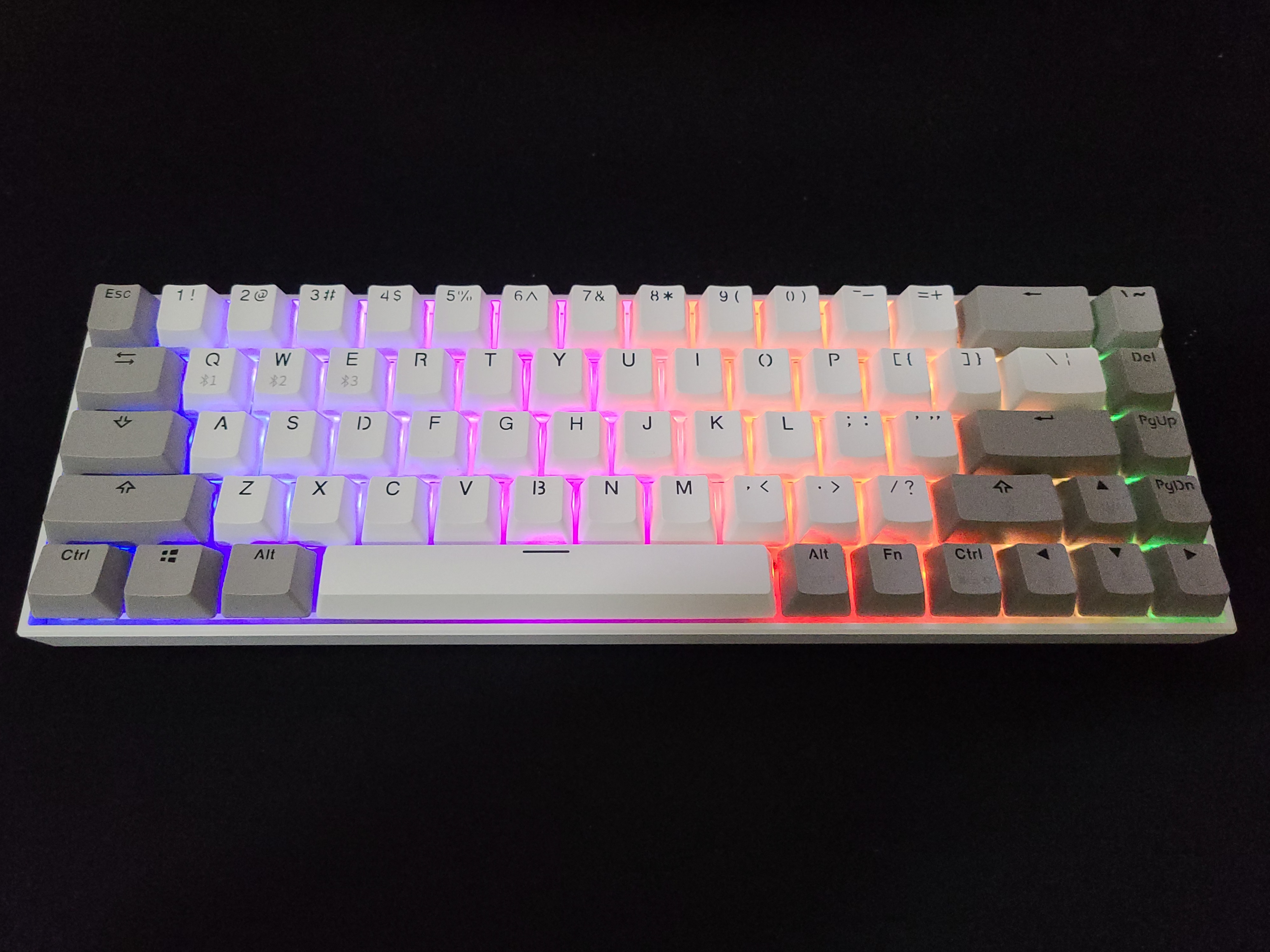 谈谈我对机械键盘的使用感受,入门级红轴静音机械键盘推荐