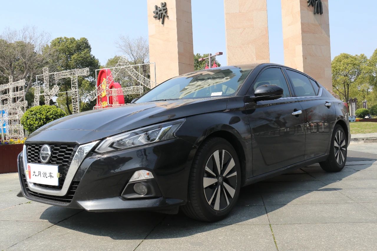 最新款天籁和第七代天籁对比,16万日系两厢车