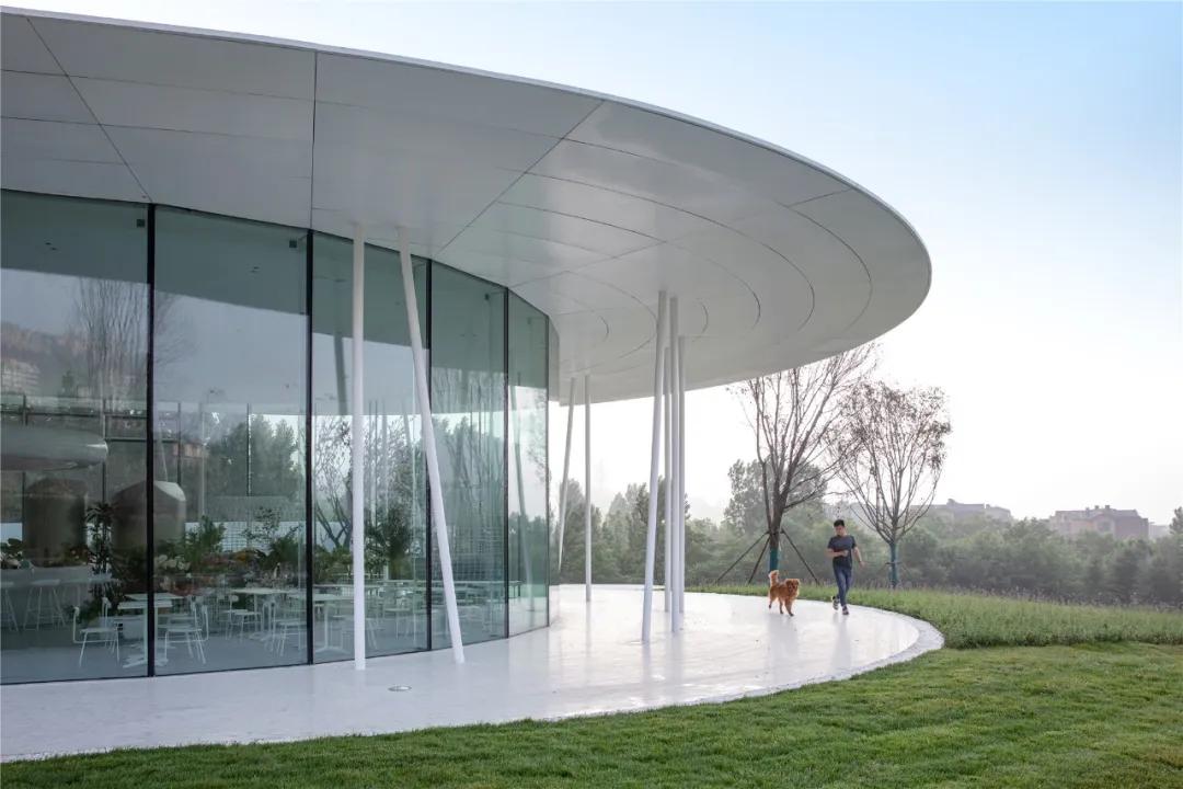 消隐在自然山水之中的四季花房丨青岛万科·四季草堂