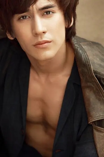 快来围观：山东的帅哥有多绝？曲阜白敬亭、青岛地铁小哥哥……你见过吗？网友：绝绝子