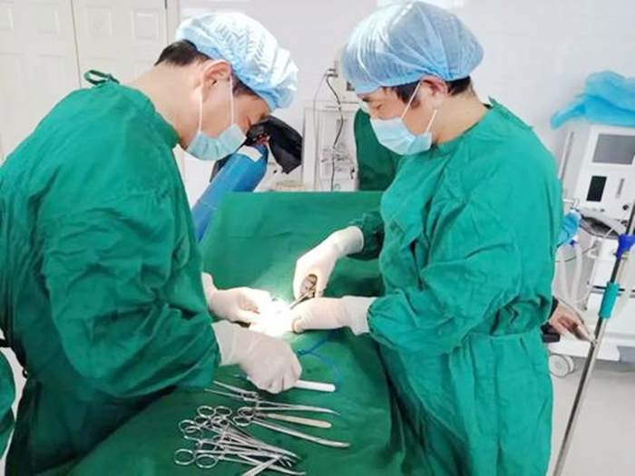 皮肤莫名其妙出现划伤流血怎么办,生活中被划伤了伤口怎么处理