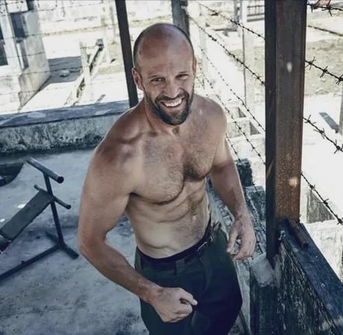 *辱侮**中国肌肉男的身材？网友：呸，你不配