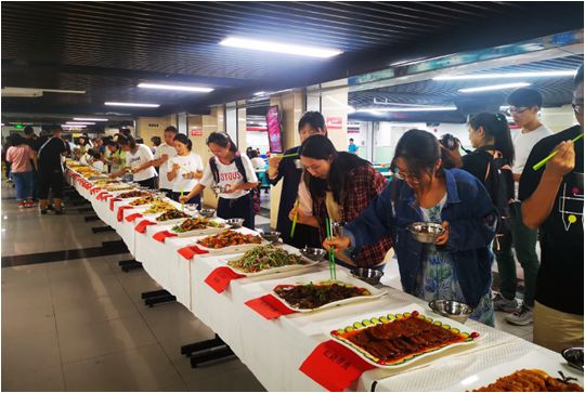 学生最满意的大学之一！网友评价TOP食堂，还被称为京城第一食堂！