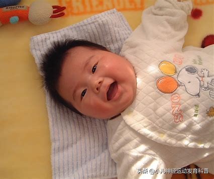 婴儿出生2个半月该做什么运动,出生一个月的宝宝正确的作息时间